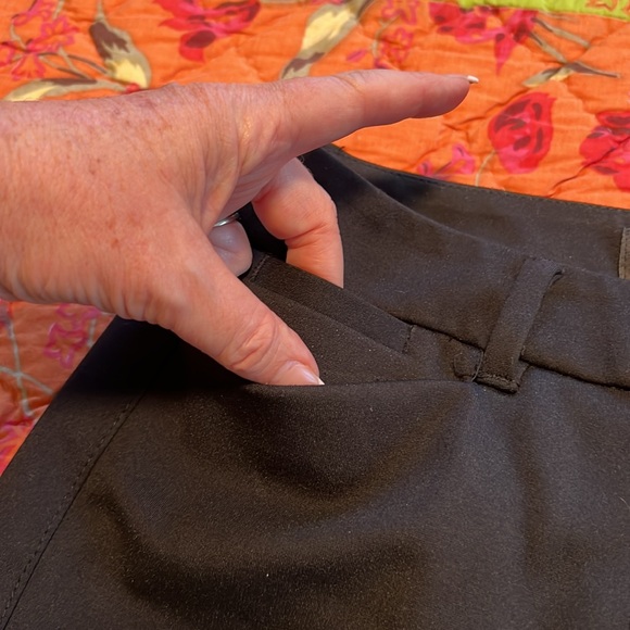 White House Black Market The Slim Ankle Slim Black Comfort Stretch - Size 2 - Picture 6 of 6